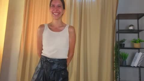 Snapshot of mokamochi chatting on August 1, 2026, 7:40 am Mia online show from August 1, 2026, 7:40 am