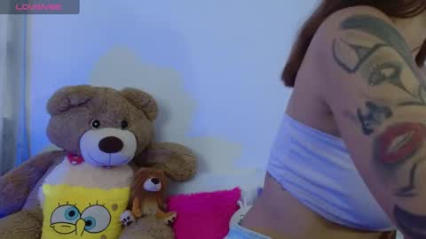 Snapshot of moll1e_ chatting on January 7, 2025, 9:46 pm M o L l i E online show from January 7, 2025, 9:46 pm