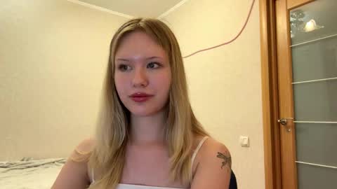 Snapshot of mollieadamek chatting on May 2, 2026, 3:28 pm Lisa online show from May 2, 2026, 3:28 pm