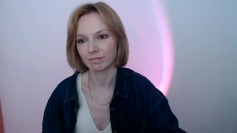 Snapshot of mollilove chatting on June 8, 2026, 8:15 am mollilove online show from June 8, 2026, 8:15 am