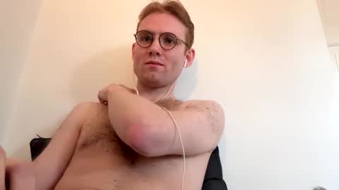 Snapshot of molliter chatting on November 4, 2025, 1:43 pm molliter online show from November 4, 2025, 1:43 pm