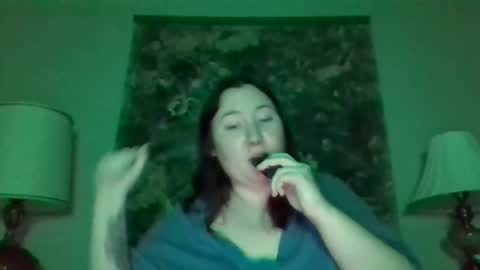 Snapshot of mollsballs123 chatting on November 5, 2025, 4:12 am mollsballs123 online show from November 5, 2025, 4:12 am