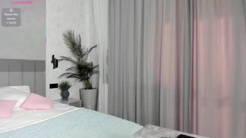 Snapshot of molly_555 chatting on October 21, 2025, 6:36 am Sima online show from October 21, 2025, 6:36 am