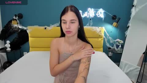 Snapshot of molly__cutie chatting on October 26, 2025, 2:06 am Molly online show from October 26, 2025, 2:06 am