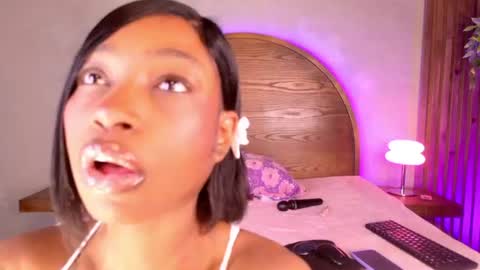 Snapshot of molly_jackson chatting on June 15, 2026, 11:29 pm Molly Jackson online show from June 15, 2026, 11:29 pm