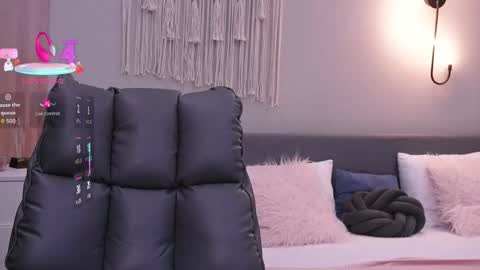 Snapshot of molly_jons chatting on December 1, 2025, 1:10 am Molly online show from December 1, 2025, 1:10 am