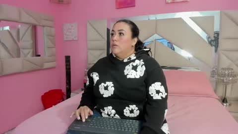 molly_madisson0 online show from March 4, 2026, 12:33 pm