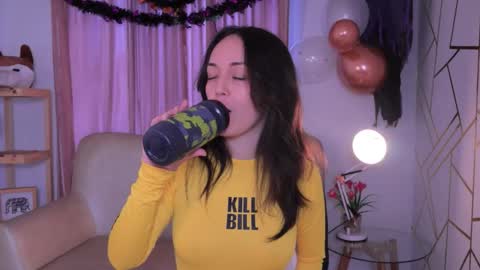   MOLLY   online show from October 25, 2025, 3:07 pm