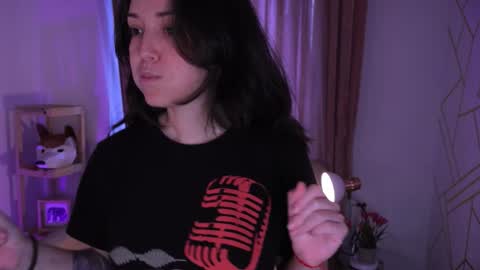   MOLLY   online show from November 17, 2025, 3:40 pm