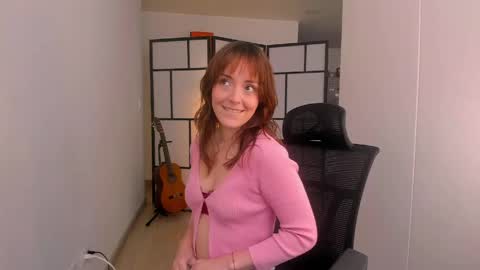   MOLLY   online show from May 5, 2026, 5:32 pm