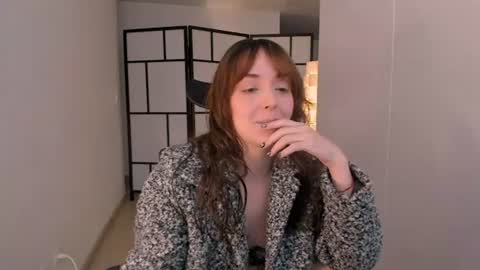 Snapshot of molly_marmalade_ chatting on June 19, 2026, 2:21 pm MOLLY online show from June 19, 2026, 2:21 pm