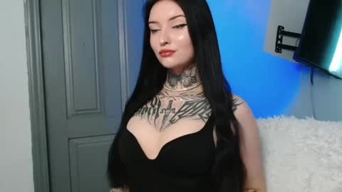 Snapshot of molly_montanaaa chatting on April 20, 2026, 9:23 am Lina online show from April 20, 2026, 9:23 am