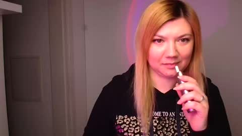 Snapshot of molly_moree chatting on January 8, 2025, 12:15 pm Molly online show from January 8, 2025, 12:15 pm