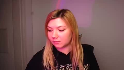 Snapshot of molly_moree chatting on January 8, 2025, 3:17 pm Molly online show from January 8, 2025, 3:17 pm