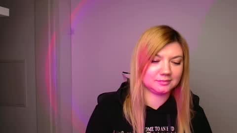 Snapshot of molly_moree chatting on January 10, 2025, 12:15 pm Molly online show from January 10, 2025, 12:15 pm