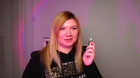 Snapshot of molly_moree chatting on January 10, 2025, 6:17 pm Molly online show from January 10, 2025, 6:17 pm