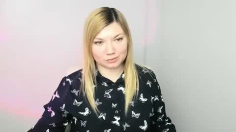 Snapshot of molly_moree chatting on January 17, 2025, 3:32 pm Molly online show from January 17, 2025, 3:32 pm