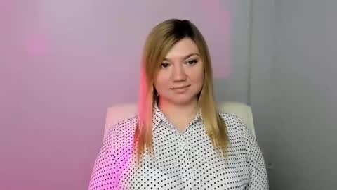 Snapshot of molly_moree chatting on January 21, 2025, 12:18 pm Molly online show from January 21, 2025, 12:18 pm