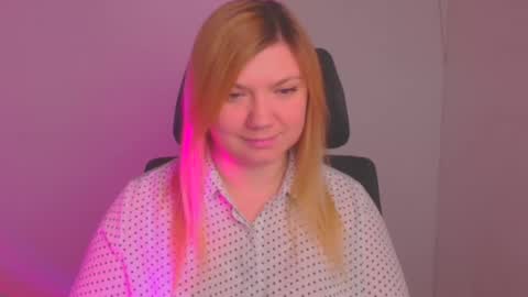 Snapshot of molly_moree chatting on February 3, 2025, 12:14 pm Molly online show from February 3, 2025, 12:14 pm