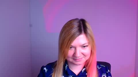 Snapshot of molly_moree chatting on February 7, 2025, 12:39 pm Molly online show from February 7, 2025, 12:39 pm
