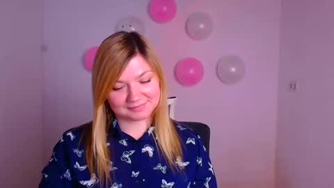 Snapshot of molly_moree chatting on February 17, 2025, 3:42 pm Molly online show from February 17, 2025, 3:42 pm