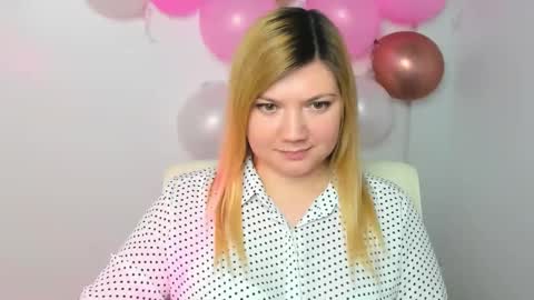 Snapshot of molly_moree chatting on February 19, 2025, 4:55 pm Molly online show from February 19, 2025, 4:55 pm