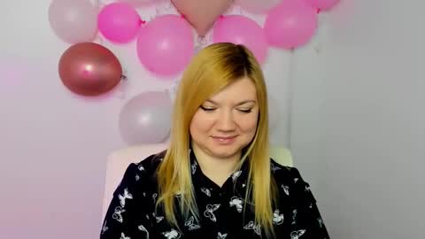 Snapshot of molly_moree chatting on February 25, 2025, 12:55 pm Molly online show from February 25, 2025, 12:55 pm