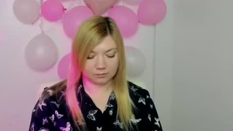 Snapshot of molly_moree chatting on March 9, 2025, 12:20 pm Molly online show from March 9, 2025, 12:20 pm