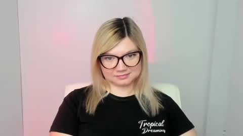 Snapshot of molly_moree chatting on September 23, 2025, 6:05 am Molly online show from September 23, 2025, 6:05 am