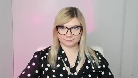 Snapshot of molly_moree chatting on October 29, 2025, 1:02 pm Molly online show from October 29, 2025, 1:02 pm