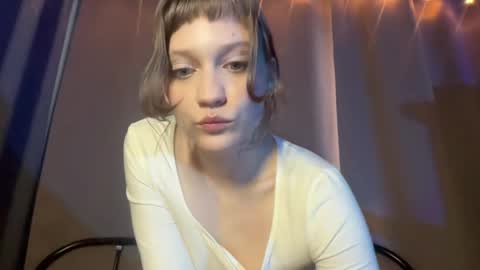 molly_poly online show from April 19, 2026, 3:22 pm