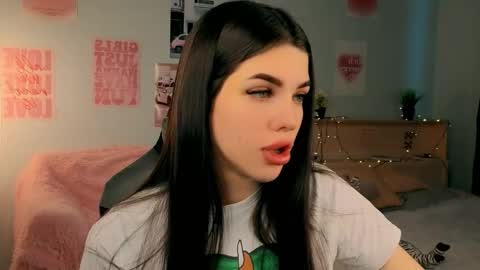 Snapshot of molly_rettyy chatting on April 26, 2026, 3:48 am Molly online show from April 26, 2026, 3:48 am