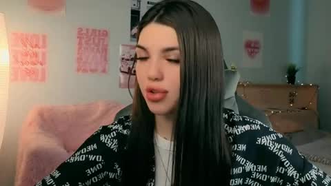 Snapshot of molly_rettyy chatting on April 30, 2026, 3:35 am Molly online show from April 30, 2026, 3:35 am