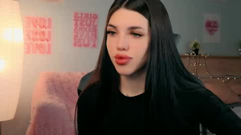 Snapshot of molly_rettyy chatting on May 4, 2026, 4:19 am Molly online show from May 4, 2026, 4:19 am