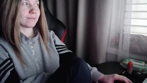 I have new photos come and see with love Molly online show from November 27, 2025, 9:44 am