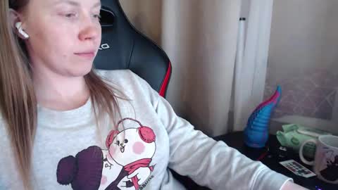 I have new photos come and see with love Molly online show from December 20, 2025, 10:06 pm