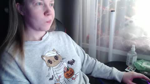 I have new photos come and see with love Molly online show from February 24, 2026, 7:17 am