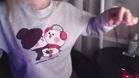 I have new photos come and see with love Molly online show from March 1, 2026, 8:11 pm