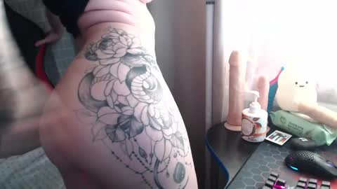 I have new photos come and see with love Molly online show from April 10, 2026, 7:57 am