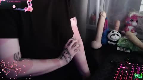 Snapshot of molly_royse chatting on June 16, 2026, 2:25 am I have new photos come and see with love Molly online show from June 16, 2026, 2:25 am