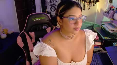 Snapshot of molly_shake chatting on April 17, 2026, 5:54 am Molly online show from April 17, 2026, 5:54 am