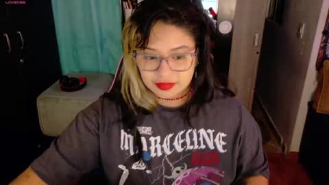 Snapshot of molly_shake chatting on April 29, 2026, 6:06 am Molly online show from April 29, 2026, 6:06 am