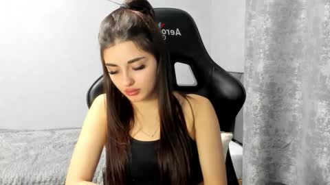 Molly online show from December 22, 2025, 7:55 pm