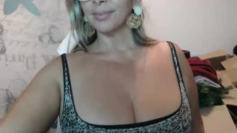 Molly Bunny online show from November 28, 2025, 10:56 pm