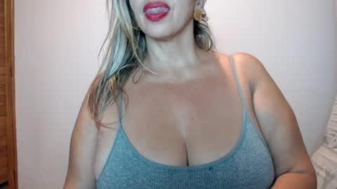 Snapshot of mollybunny01 chatting on July 9, 2026, 2:48 am Molly Bunny online show from July 9, 2026, 2:48 am