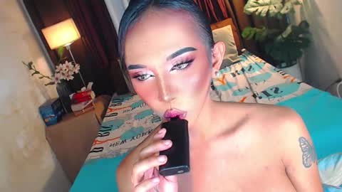 Snapshot of mollycummers chatting on November 19, 2025, 7:08 am Molly online show from November 19, 2025, 7:08 am
