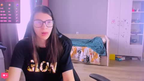  KIRA  online show from March 12, 2026, 7:25 am