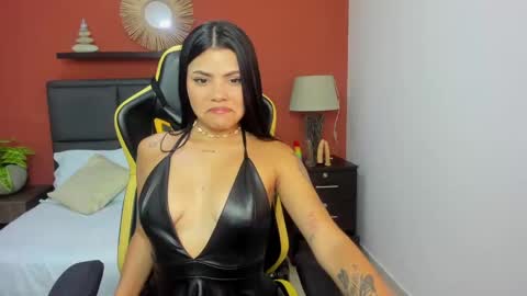 mollylove_ online show from September 26, 2025, 11:58 am