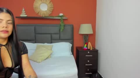 mollylove_ online show from September 30, 2025, 11:48 am