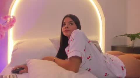 Snapshot of mollylove_ chatting on July 25, 2026, 7:22 pm mollylove_ online show from July 25, 2026, 7:22 pm
